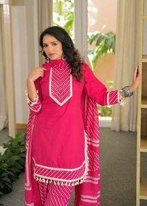 Ensemble Kurti et pantalon pour femme Twin Feet, en pur coton de qualité supérieure, avec motif Lehriya Farsi, broderie et dentelle, et dupatta assortie. - Product Image 5