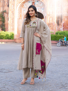 Conjunto especial de festival Anarkali Kurtis con pantalón y dupatta de seda Chanderi suave con bordado a mano completo, vestido Anarkali. - Product Image 4