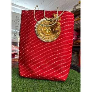 Bolsas de regalo premium para bodas de mujeres, recuerdos de Haldi y Mehendi, bolsas de regalo para novios, recuerdos indios de Sangeet, Mehndi y Nikkah. - Product Image 1