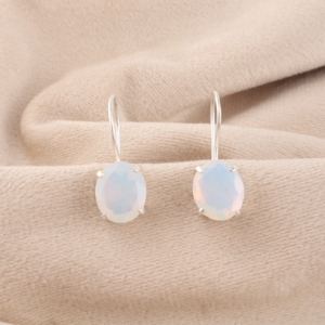 Hermosos pendientes de ópalo blanco lechoso, hechos a mano en India, con diseño de diseñador, en plata de ley 925, para mujer. - Product Image 3