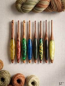 AUREVIA CRAFTS เข็มโครเชต์ไม้หลากสีแบบสั่งทำพิเศษ (15 ซม.) ทนทานและเป็นมิตรกับสิ่งแวดล้อม สำหรับร้านขายอุปกรณ์ถักไหมพรม - Product Image 1