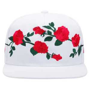 Casquette snapback unisexe noire brodée de fleurs, style streetwear, en coton, motif roses rouges, décontractée, pour le printemps et l'été - Product Image 3
