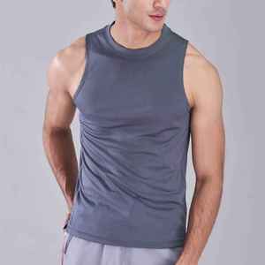 เสื้อกล้ามคอกลมสีเทาสำหรับผู้ชาย ผ้าโพลีเอสเตอร์ 100% ระบายอากาศได้ดี สวมใส่สบาย แบบถัก สีพื้น ไม่มีแขน เหมาะสำหรับออกกำลังกาย น้ำหนัก 320 กรัม ย้อมสีพื้น - Product Image 1