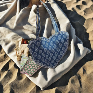 2026 Valentine's Day Gifted Women's Heart Shape Handbags Quilted Fashion Bags Frill <b>Zipper</b> <b>Tote</b> Bag Summer Beach Travel Outdoor - Product Image 3