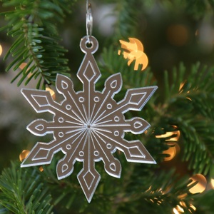 Décoration de Noël en métal en forme de flocon de neige, ornement décoratif pour arbre de Noël, mur, porte, fenêtre, cheminée - Product Image 1