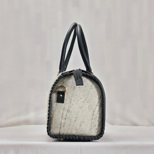 Bolsa de Viaje de Fin de Semana Tipo Duffel, 100% Cuero Genuino, Estilo Deportivo de Alta Calidad, Diseño Vintage con Grabado Floral, Bolso de Hombro - Product Image 4