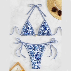 Ensemble de maillot de bain deux pièces pour femme, imprimé cachemire bleu, avec haut halter et bas à nouer sur les côtés, Fournisseur OEM en gros - Product Image 1