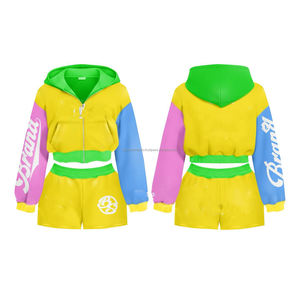 Ensemble deux pièces personnalisé avec logo imprimé en relief pour femme : survêtement streetwear coupé-cousu avec sweat à capuche court et short - Product Image 2