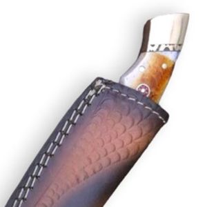 Couteaux de chasse classiques faits à la main en acier Damas avec lame fixe courbée et manche en bois brun naturel pour le camping en plein air et le travail du gibier - Product Image 6