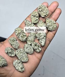 Bracelet de luxe fait main en pierres naturelles de pyrite, avec cabochons en cristal de pyrite mélangés à dos plat – Accessoire haut de gamme très prisé - Product Image 3