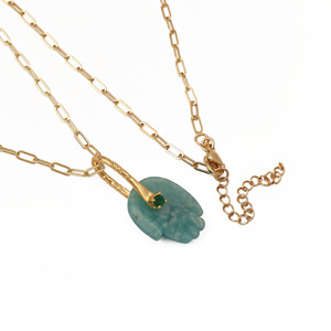 Pendentif Main de Fatma en Amazonite et Onyx Vert, Plaqué Or, Pierre Précieuse Sculptée, Chaîne, Bijou Spirituel Tendance - Product Image 5