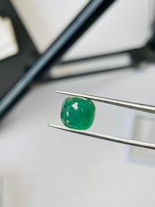 Émeraude naturelle certifiée IGI de qualité AAA, taille coussin, lueur excellente, couleur verte, origine Zambie, polissage parfait, 3,86 carats - Product Image 3