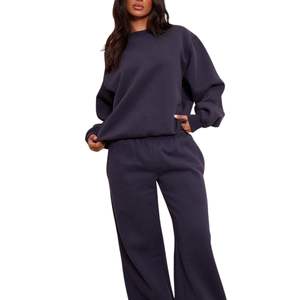 ชุดวอร์มผู้หญิง น้ำหนักเบา สกรีนโลโก้ได้ ชุดจ็อกเกอร์คุณภาพสูง ชุดกีฬา 2 ชิ้น และแฟชั่นลำลอง รับผลิตแบบ OEM ขายส่ง - Product Image 2