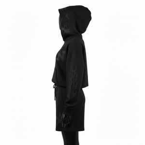 Ensemble court en molleton de coton et polyester noir pour femme, 320 GSM, doux, lourd, avec logo en strass personnalisé. - Product Image 3