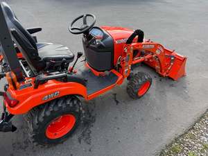 Tracteur diesel subcompact Kubota BX2380 23HP 4x4 avec chargeur, tracteur utilitaire compact Kubota BX2380 4x4 pour pelouse et exploitation agricole - Product Image 3