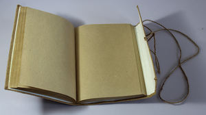 Hermoso Cuaderno Hecho a Mano con 100 Hojas de Papel de Yute Semirrígido Orgánico Reciclado - Product Image 4