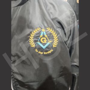 เสื้อแจ็คเก็ตวินด์เบรกเกอร์ปักลายสัญลักษณ์เมสันแบบกำหนดเอง – เสื้อแจ็คเก็ตสีดำน้ำหนักเบาแบบซิปเต็มตัวพร้อมดีไซน์โลโก้แบบกำหนดเอง - Product Image 2