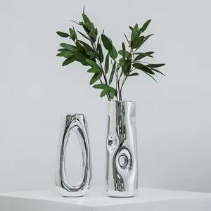 Jarrones de Metal con Diseño Artístico para un Estilo Moderno y Elegante en el Hogar - Product Image 5
