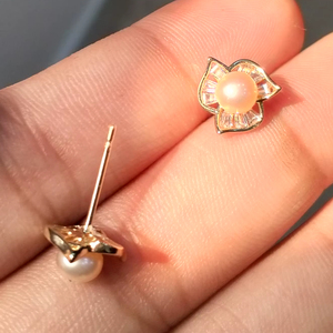 ต่างหูมุกลายดอกไม้อินเทรนด์น่ารักสวมใส่ในชีวิตประจำวันเครื่องประดับมุกชุบทอง - Product Image 3