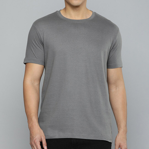 เสื้อยืดผู้ชายทรงหลวมสไตล์โมเดิร์น ออกแบบมาเพื่อการสวมใส่สบายๆ ในชีวิตประจำวัน เนื้อผ้านุ่มสบาย - Product Image 1