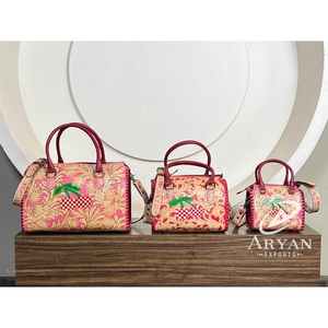 Sacs de voyage unisexes en cuir floral gravé style vintage, sacs fourre-tout moyens, sacs à bandoulière, sacs à main Speedy pour femmes - Product Image 1