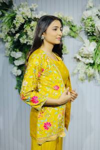 ชุดเดรสแบบดั้งเดิม Dhoti Midi Salwar Kameez สำหรับผู้หญิง ใส่ได้ทุกฤดู เหมาะสำหรับงานแต่งงาน งาน Diwali งานปาร์ตี้ ผ้ากำมะหยี่ปักลายหนัก พิมพ์ลายดิจิทัลทันสมัย - Product Image 2