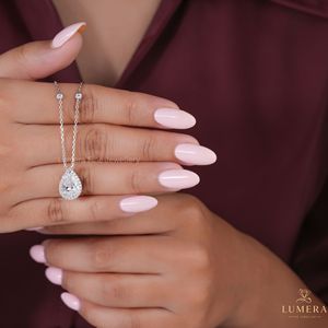 Collier pendentif en diamant de laboratoire de forme poire certifié IGI avec halo et chaîne à maillons diamantés, bijoux minimalistes pour femmes - Product Image 2