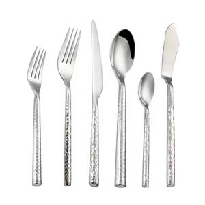 Les couverts en acier inoxydable sont idéaux pour les repas en intérieur et en extérieur, et l'acier s'adapte bien à la précision de la fabrication moderne. - Product Image 4