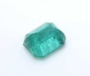 Esmeralda Zambiana Natural de Primera Calidad de 4.15 Ct, Certificada por IGI, Forma Octogonal Facetada, Gema Verde para Joyería, Proporciones Elegantes - Product Image 2