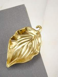 Bol de service artistique contemporain en aluminium en forme de feuille pour la décoration intérieure et l'usage domestique de luxe - Product Image 5