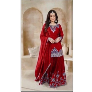 Collection de créateurs élégante et brodée pour femmes, idéale pour les mariages et les tenues de fête ethniques, disponible au meilleur prix. - Product Image 4