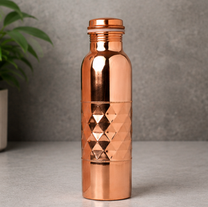 Elegante Juego de Dos Frascos de Cobre con Textura Prismática y Acabado Pulido, con Bolsa de Transporte, para Bebidas en Casa, Viajes y Fiestas - Product Image 4