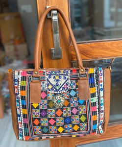 กระเป๋าถือปักลายแบบดั้งเดิมทำด้วยมืออินเดียกระเป๋าช็อปปิ้งมีพู่ห้อยสไตล์โบฮีเมียนฮิปปี้ - Product Image 5