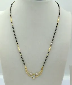 Cadena Mangalsutra Clásica con Cuentas Negras y Colgante de Oro y Piedras, Joyería Nupcial para Mujeres Casadas, Mangalsutra Tradicional de Oro - Product Image 1