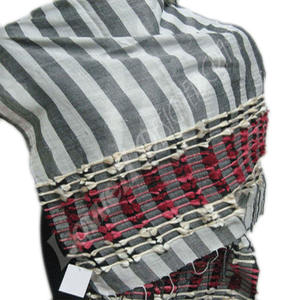 Elegantes chales de diseño a rayas tejidos a mano para mujer, chales de diseñador y estolas a rayas de viscosa. - Product Image 3