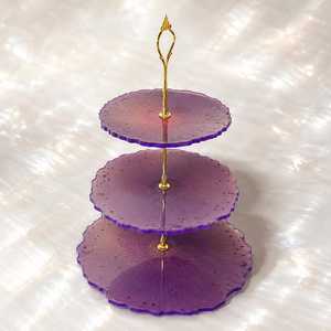 Support à gâteau en résine fait main de luxe pour la présentation de desserts, gâteaux d'anniversaire, cupcakes, pâtisseries et décoration élégante de table de mariage - Product Image 1