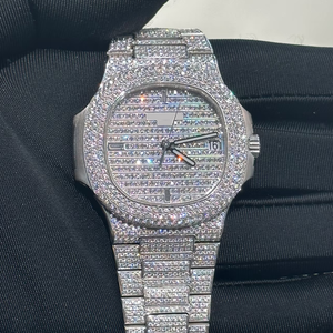 Reloj de Lujo con Incrustaciones de Moissanita, Tono Plateado, Esfera Completamente Adornada, Estilo Brazalete, Joyería Brillante para Hombre - Product Image 1