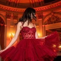 Robe Courte Rouge Sexy 2026 en Tulle avec Corset Cœur, Bustier Pailleté sans Bretelles, Jupe Tutu, Décolleté Cœur, Coupe Évasée, Écologique, pour Soirée
