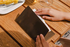 ซองใส่บิลหนังแท้คุณภาพสูง สำหรับร้านอาหาร คาเฟ่ โรงแรมหรู รุ่น LBH-0029 - Product Image 4