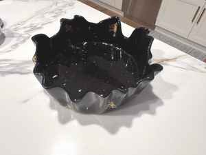 Bol décoratif artisanal en résine époxy noire, bronze et cuivre, design géode, taille moyenne - Product Image 2