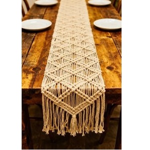 Chemin de table en macramé tissé à la main au design unique pour la vente en gros, la décoration intérieure, les tables de salle à manger, la décoration hôtelière et les événements - Product Image 1