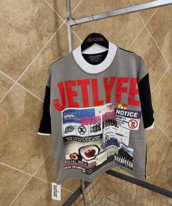 T-shirt blanc à manches courtes pour homme MAX WORLD ENTERPRISES, avec bordure contrastante rouge, logo imprimé sur le devant, respirant, 100 % coton, décontracté, coupe classique - Product Image 3