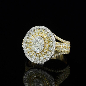 Anillo de Lujo con Moissanita Rosa y Diseño Floral en Tono Dorado - Product Image 1