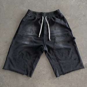 Shorts de jogging tricotés surdimensionnés pour homme, longueur genou, avec ourlet brut, déchirés et usés, style décontracté, collection été - Product Image 2