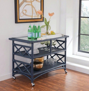 Mesa auxiliar hecha de ratán verde natural con tapa de cristal, ideal para pasillos o habitaciones de hotel. - Product Image 6