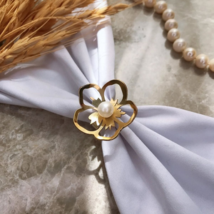 Ronds de serviette élégants en feuille d'or avec accents de cristal. Parfait pour des dîners de luxe. Disponible aux prix de gros. - Product Image 5