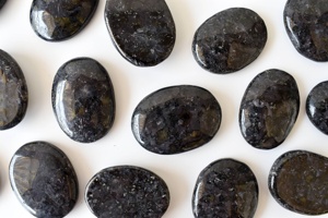 Piedras Planas de Gabbro Indigo Pulido Semipreciosas al por Mayor para Sanación, Meditación, Decoración y Regalos - Product Image 3