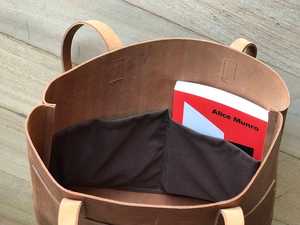 Sac fourre-tout unisexe en cuir véritable fait main avec fermeture éclair, style vintage, grande capacité pour les voyages et l'usage quotidien - LTB-0287 - Product Image 3