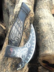 Cortador de Pizza Estilo Vikingo Hecho a Mano, Cuchilla Grabada de Acero con Alto Contenido de Carbono, Mango de Madera, Grado Industrial Personalizado, Pasha Enterprises - Product Image 3