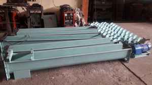 Transportador de tornillos automático de alta resistencia para el transporte de polvo, gránulos y materiales a granel en líneas de producción industrial. - Product Image 3